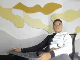 EdyLucianni is No.38 on Rising Cam Models Today (2026-07-22 23:16 UTC)