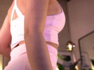 No.72 on Top Cam Girls Hot Right Now — Elle Diane 👑 — 2026-06-11 03:01 UTC