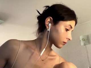 Mika is No.2 on Cam Models Making a Comeback (2026-07-12 13:27 UTC)
