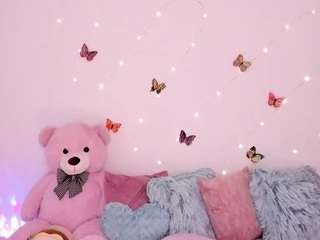 zara torres is No.4 on Cam Girls Making a Comeback Today (2026-07-15 13:30 UTC)