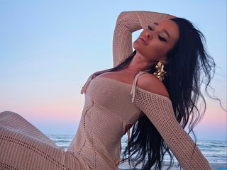 Amoraluxee is No.17 on Cam Models Making a Comeback (2026-08-23 19:31 UTC)