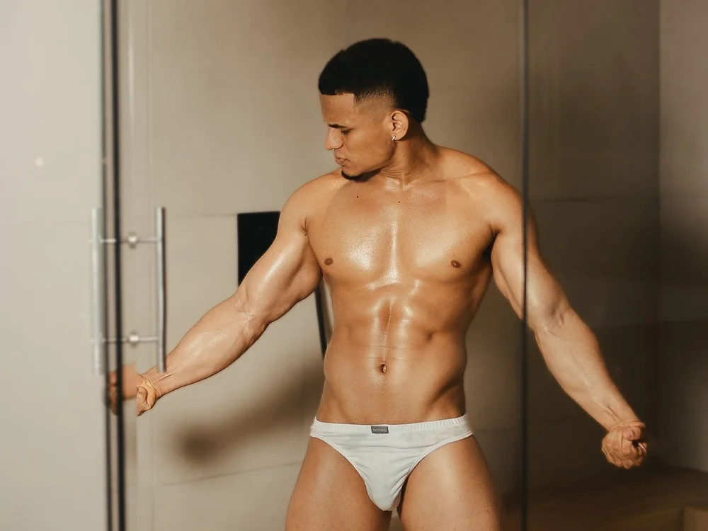 ALAN_NEWTON is No.37 on Top Cam Models Online Now (2026-08-11 23:46 UTC)