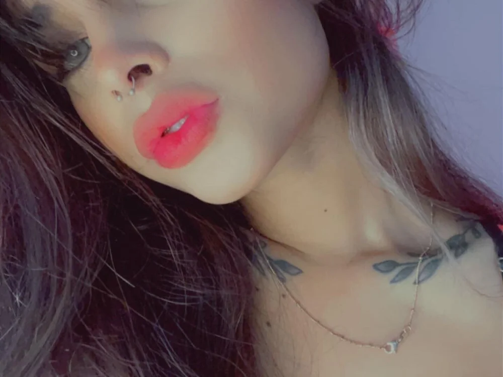 alessia_iris19 is No.24 on Hottest Cam Models Online Right Now (2026-07-28 04:30 UTC)