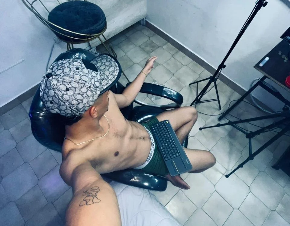 ARES_DAM is No.27 on Top Cam Models Online Now (2026-09-06 22:45 UTC)