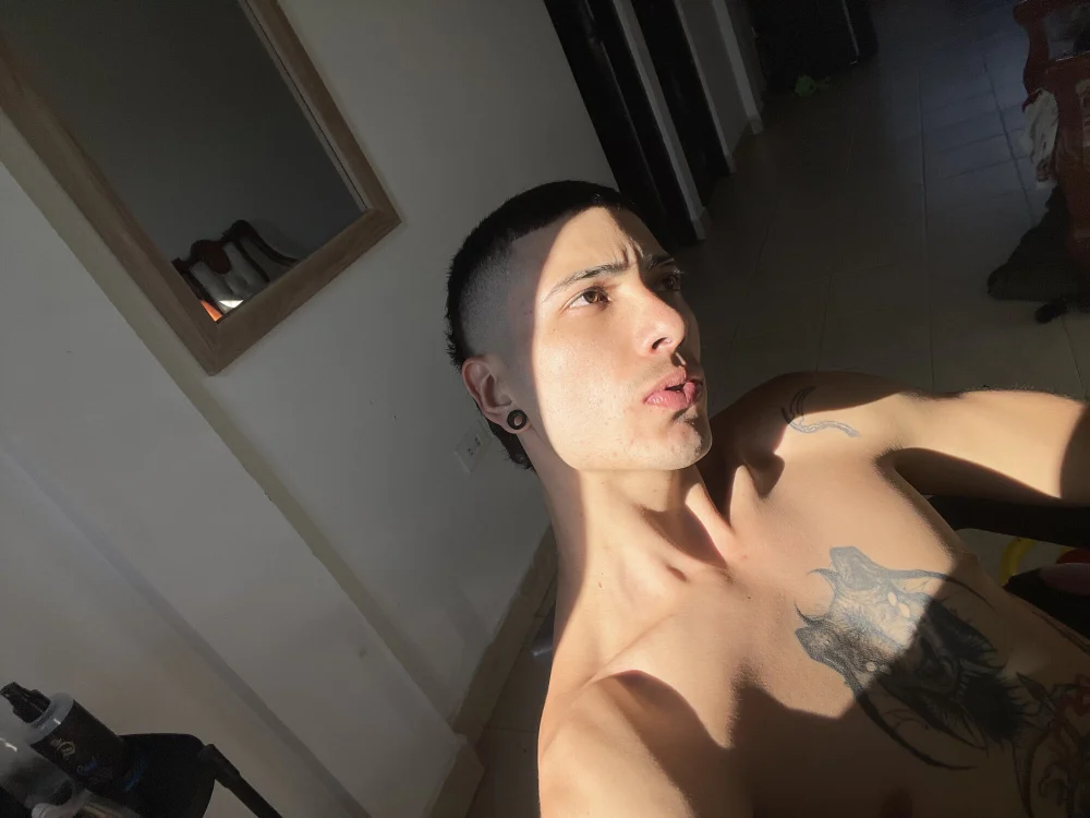 Darkwin666 is No.38 on Rising Cam Models Today (2026-09-04 22:45 UTC)