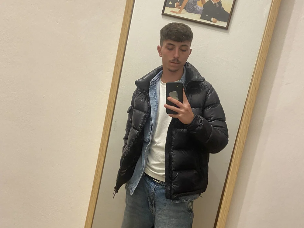 No.30 on Hottest Cam Models Online Right Now — Davide9910x — 2026-06-23 14:30 UTC