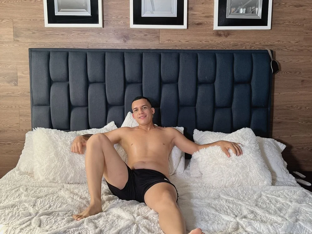 No.2 on Top Cam2Cam Sex Models by Time Slot Today — Enzoo98_ — 2026-06-14 13:12 UTC