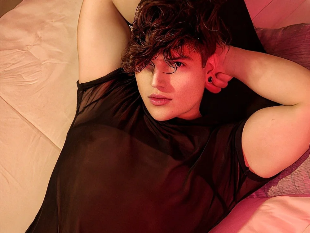 No.8 on Cam Models Making a Comeback — Hornymoan — 2026-06-22 23:45 UTC