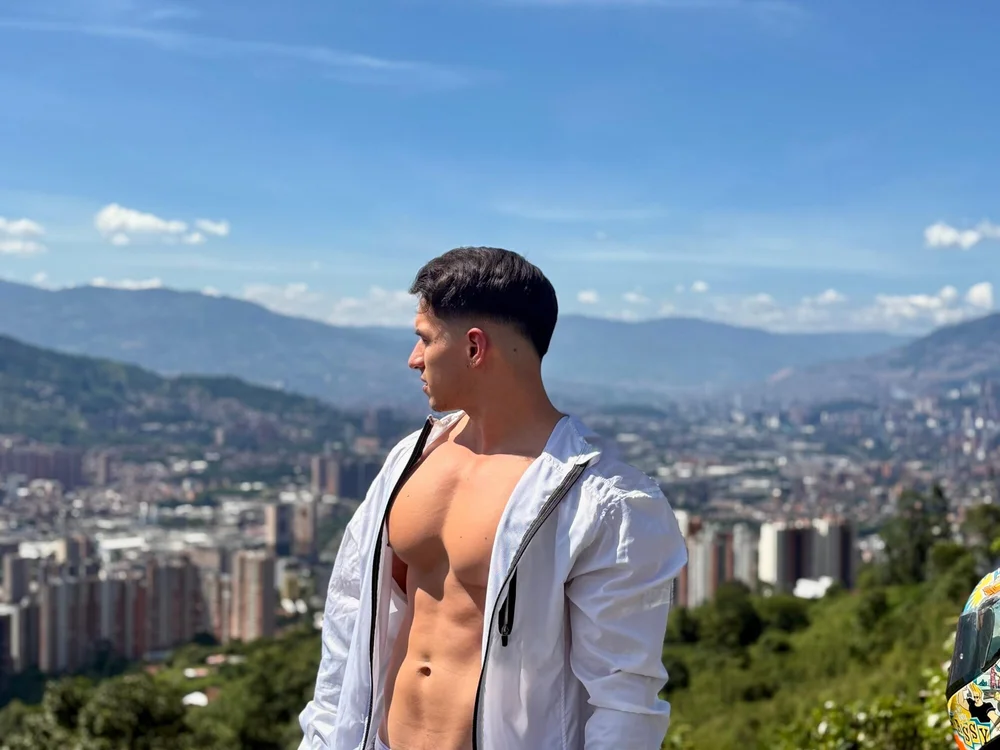 Jamess_White is No.18 on Hottest Cam Models Online Right Now (2026-08-12 23:49 UTC)