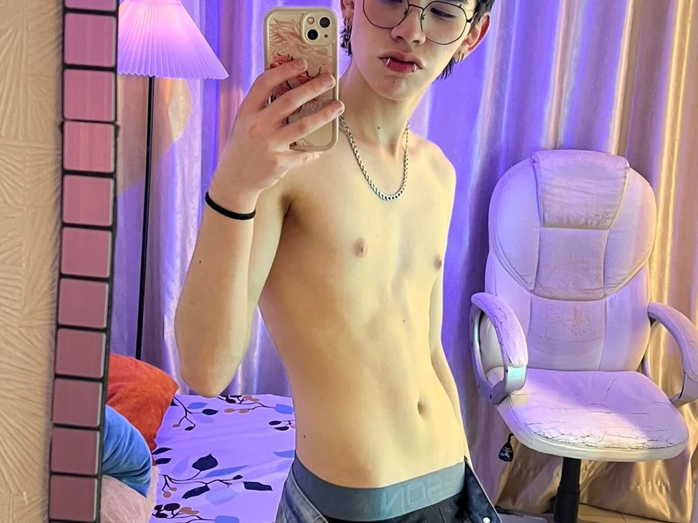 Kim_Adrien is No.39 on Top Cam2Cam Sex Models by Time of Day (2026-07-19 12:30 UTC)