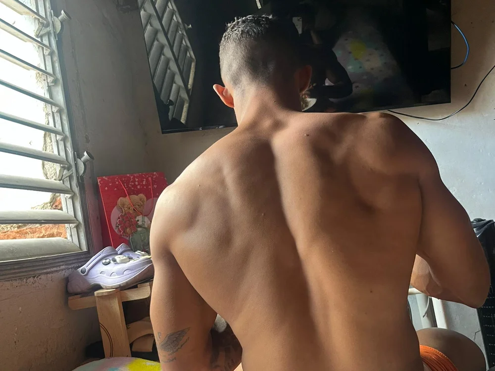 kronosfit is No.3 on Hottest Cam Models Online Right Now (2026-10-06 23:45 UTC)