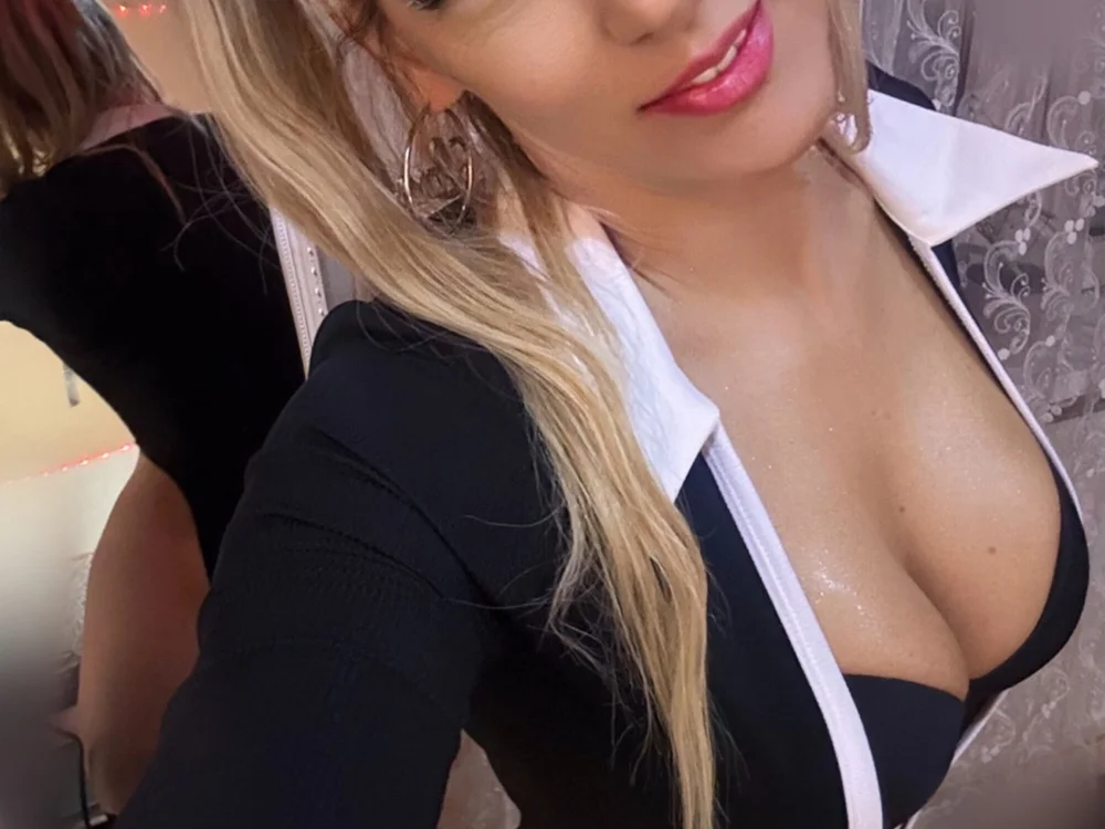 No.33 on Top Flirt Cams Making a Comeback Today — LaraLuxx — 2026-06-11 22:30 UTC