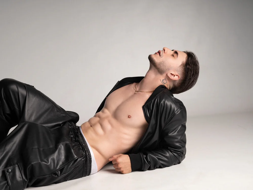 Latino_stud4u is No.40 on Top Cam2Cam Sex Models Online Today (2026-07-28 05:45 UTC)