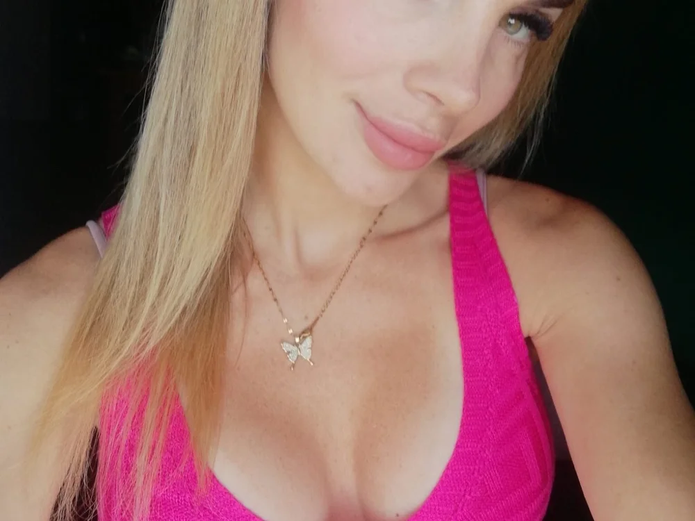 No.35 on Top Flirt Cams Hot Right Now — LeaHotxx — 2026-06-10 10:01 UTC