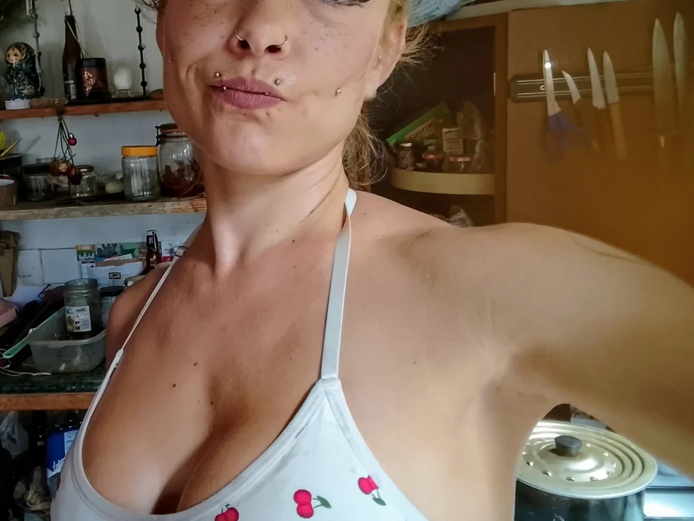 lemonmary is No.26 on Top Cam Models Online Now (2026-10-24 23:15 UTC)