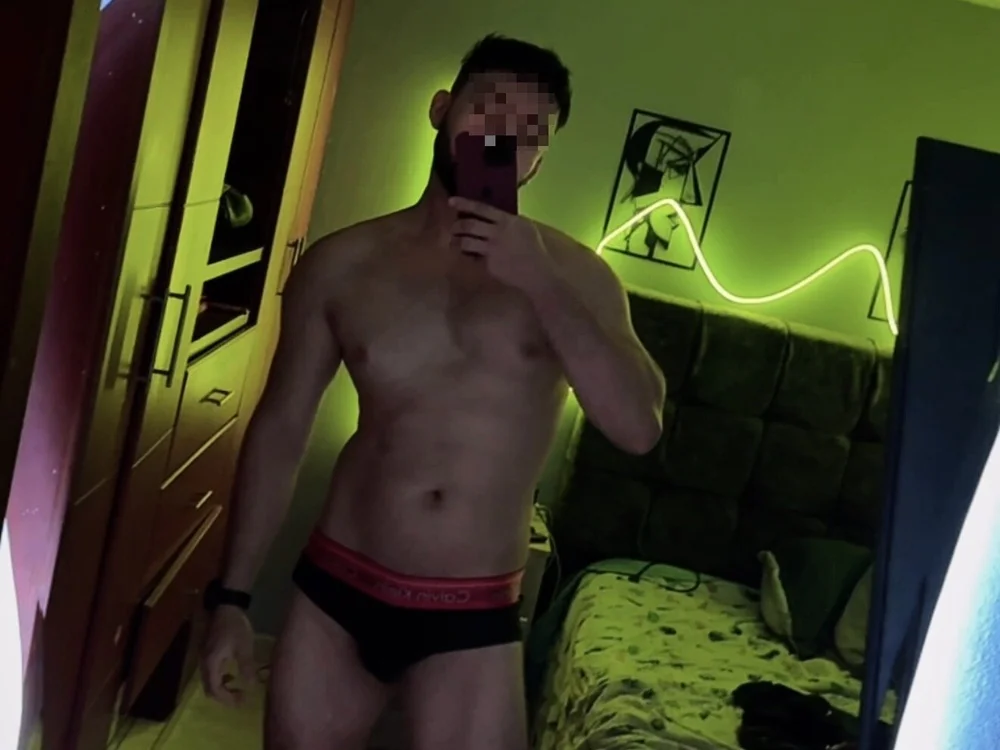 LeoCrewRaw is No.11 on Hottest Cam Models Online Right Now (2026-09-27 23:45 UTC)