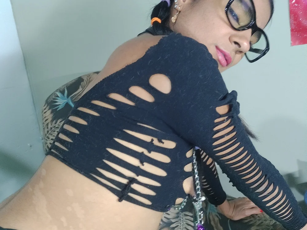 Leslly_ is No.9 on Cam Models Making a Comeback (2026-07-15 12:15 UTC)