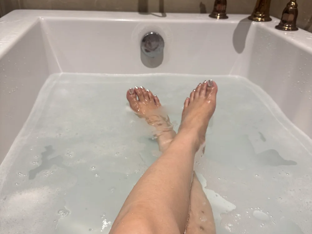 No.40 on Top Cam2Cam Sex Models by Peak Viewers Today — Linh_2004 — 2026-06-11 23:48 UTC