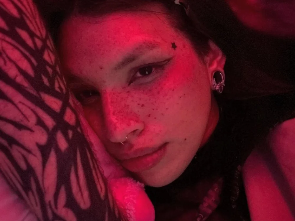 No.32 on Top Cam2Cam Sex Models Making a Comeback Today — Loona_s — 2026-06-15 10:30 UTC