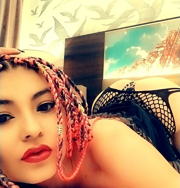ranya9 is No.22 on Top Cam Models Online Now (2026-08-19 22:50 UTC)