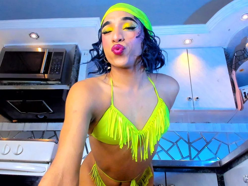 Riley_Blue is No.33 on Top Cam Models Online Now (2026-10-24 23:15 UTC)
