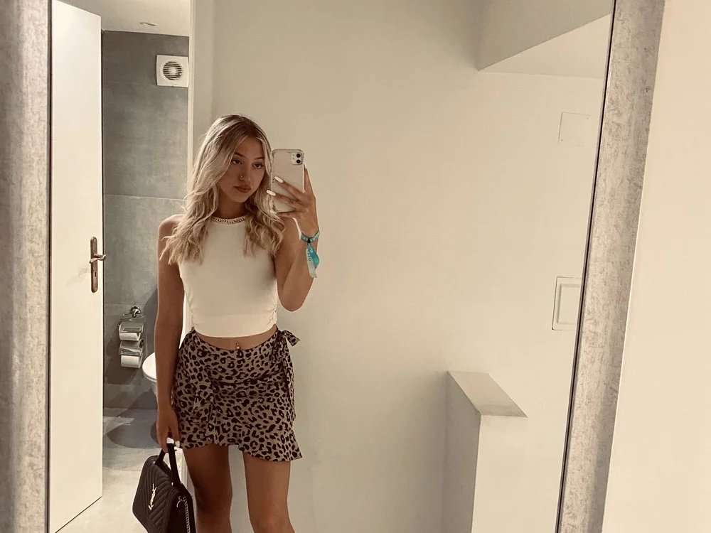 No.3 on Top Cam Girls Hot Right Now — romyxxs — 2026-06-17 11:03 UTC