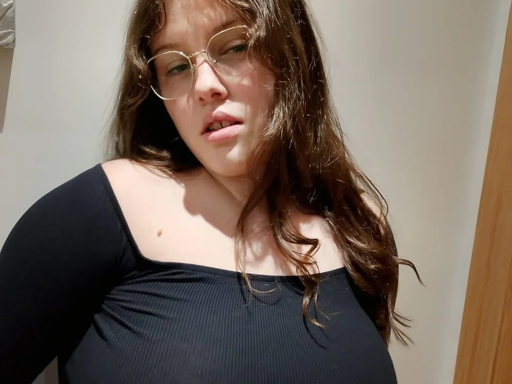 sari237 is No.34 on Top Cam Models Online Now (2026-07-12 13:27 UTC)