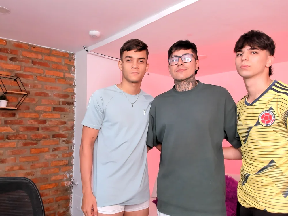 Spaceboyss18 is No.4 on Rising Cam Models Today (2026-07-25 22:46 UTC)