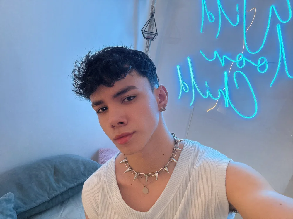 valentinoblush is No.11 on Hottest Cam Models Online Right Now (2026-06-30 23:00 UTC)