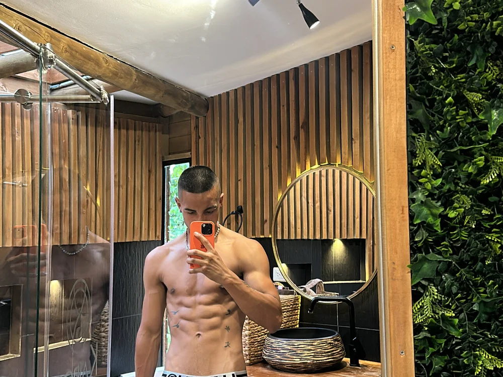 No.22 on Hottest Cam Models Online Right Now — willclayy — 2026-06-23 15:30 UTC