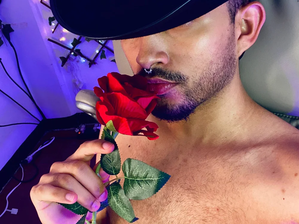 WOLFMIGUEL is No.38 on Latina Cams Making a Comeback Today (2026-07-22 23:16 UTC)