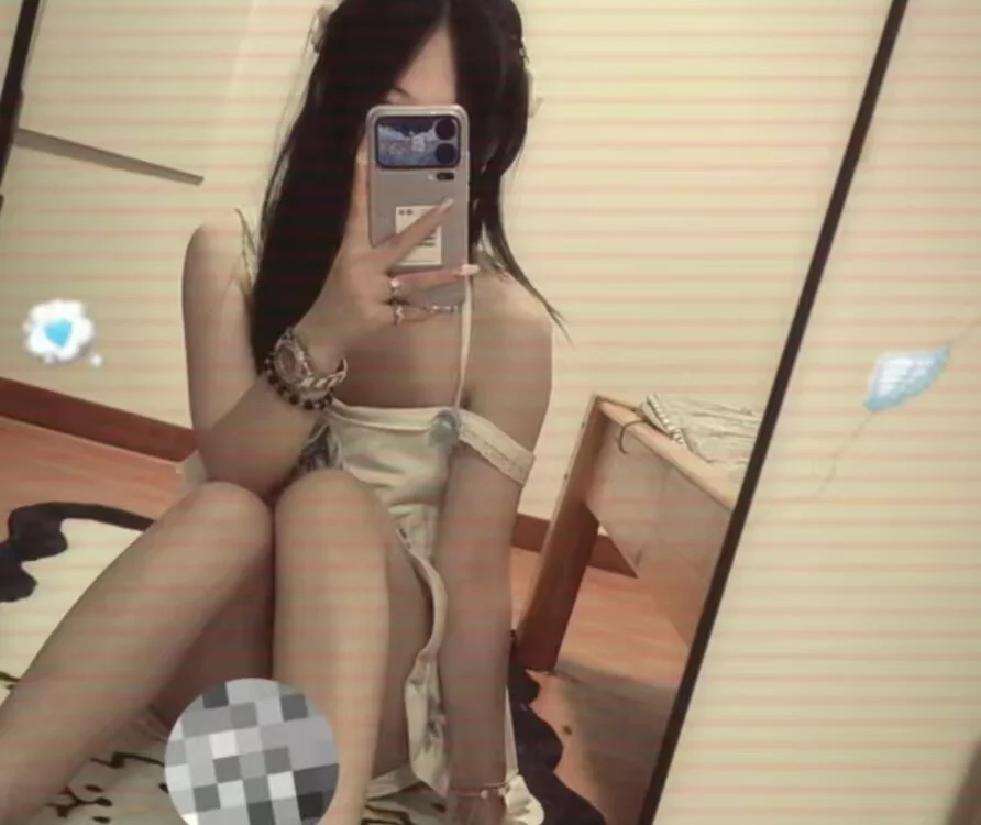 xiaoyi-989 is No.20 on Rising Cam Models Today (2026-08-29 18:32 UTC)