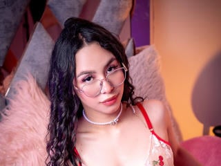 DaphneValucci is No.15 on 1-on-1 Cams on the Rise Today (2026-07-27 23:31 UTC)