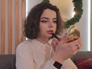 MiamMooon is No.17 on Cam Models Making a Comeback (2026-10-08 23:15 UTC)