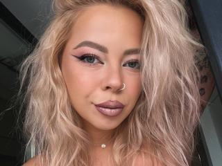 No.68 on Top Cam Girls by Daily Streak — RedLara — 2026-06-14 13:12 UTC