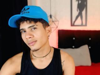 SkinnyCuteAlyer is No.16 on Rising Cam Models Today (2026-08-02 23:31 UTC)